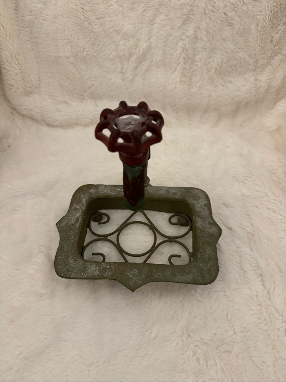 Decorative Metal Garden Faucet Hook with Tray - Red & Olive Green